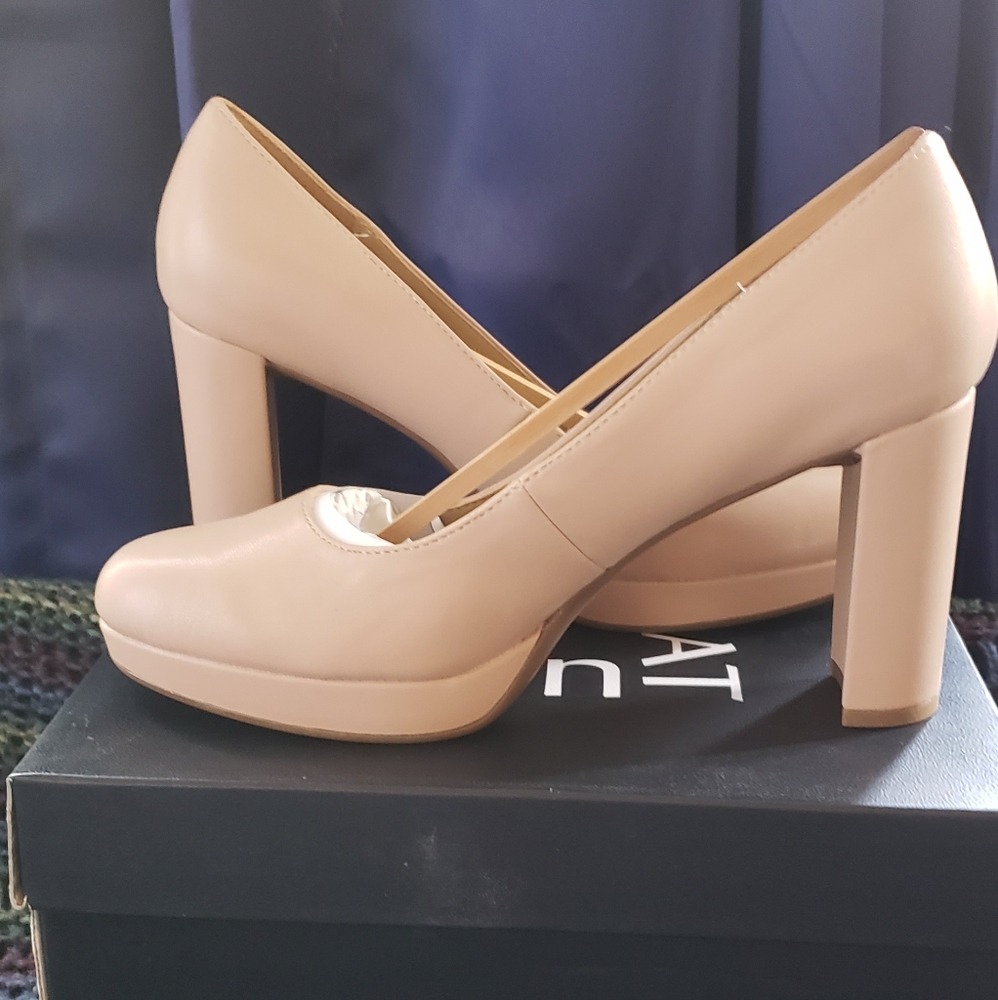 Naturalizer nude  heels